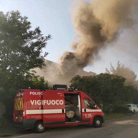 Incendio nel quartiere San Francesco 