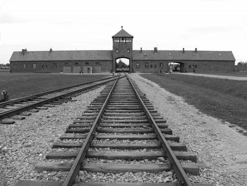 Giornata della Memoria: "Uccidere stanca - le parole degli aguzzini".     SPETTACOLO RINVIATO CAUSA MALTEMPO a Sabato 9 Febbraio ore 21.00  